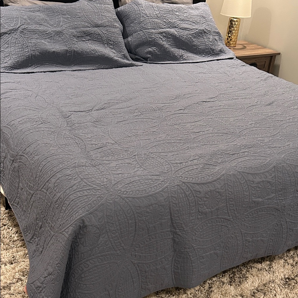 Elegant Gray Quilted Bedding Set